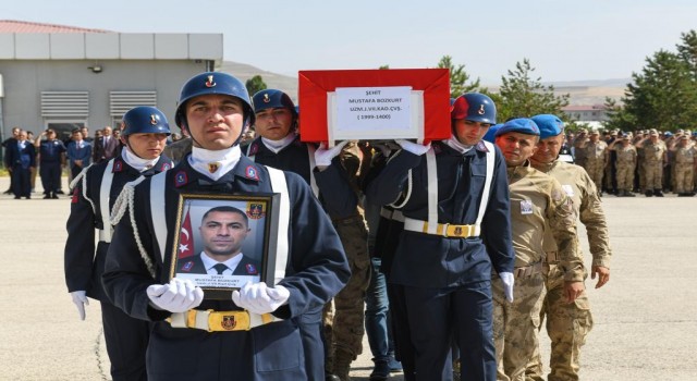 Şehit askerin naaşı memleketine uğurlandı