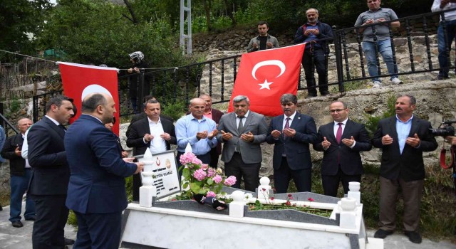 Şehit Öğretmen Necmettin Yılmaz şehadetinin 5. yılında kabri başında anıldı