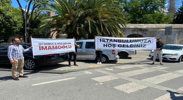 Sel felaketinde tatilde olan İmamoğluna pankartlı tepki