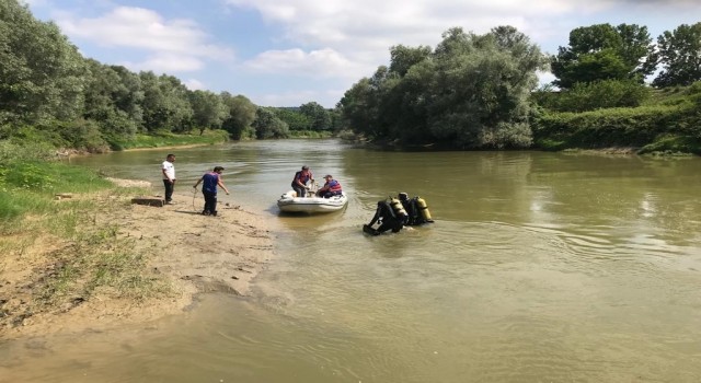 Serinlemek için girdiği nehirden cansız bedeni çıktı