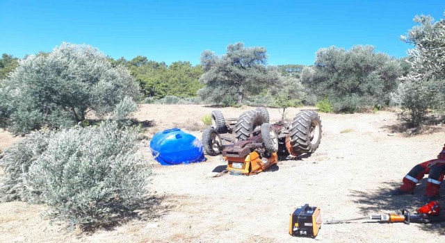 Seydikemerde traktör devrildi: 1 yaralı