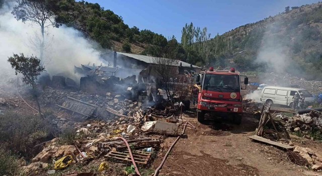 Seydişehirde ev ve samanlık yangını: 1 yaralı