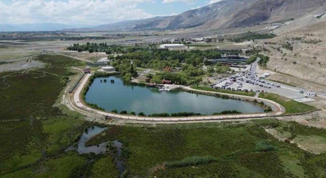 Sıcaktan bunalan vatandaşlar soluğu ‘Ekşisuda aldı