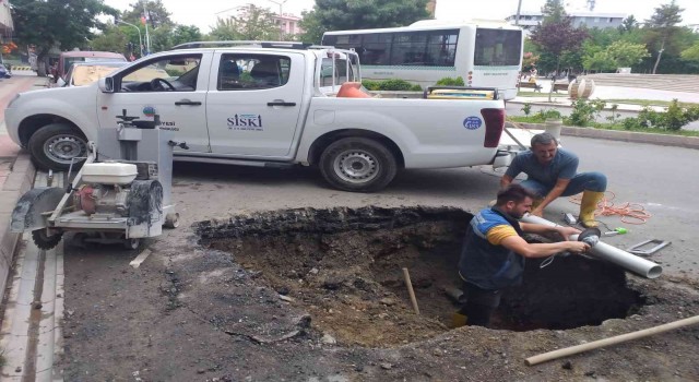 Siirt Belediyesi, su ve kanalizasyon çalışmaları devam ediyor