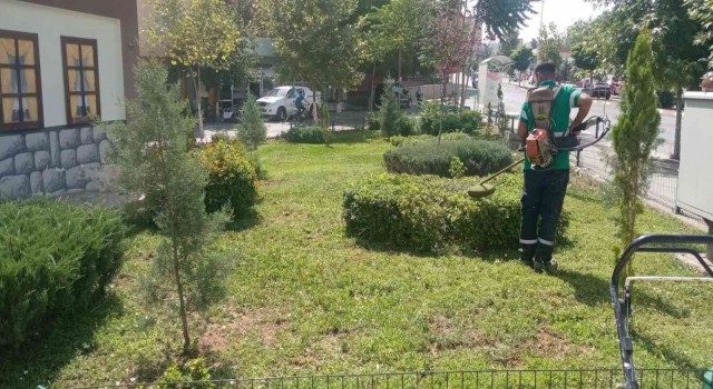 Siirtte park ve bahçelerde temizlik ve bakım çalışmaları sürüyor