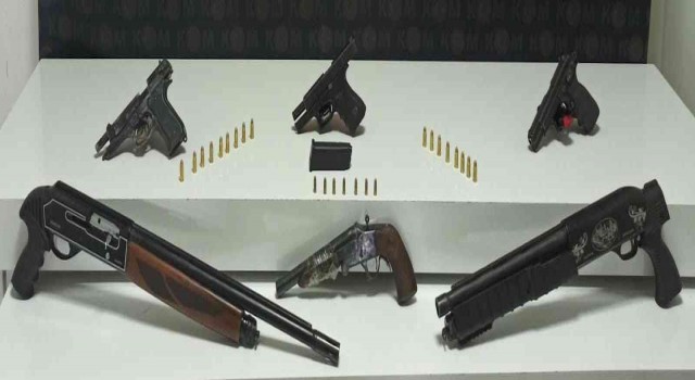 Silah kaçakçılarına Denizli merkezli 2 ilde operasyon: 9 gözaltı