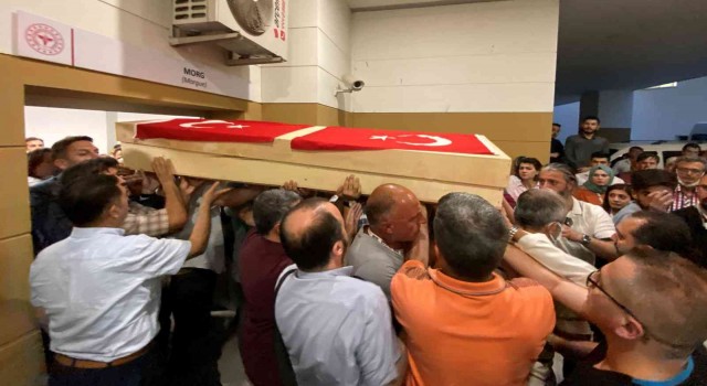 Silahlı saldırıda hayatını kaybeden doktor Ekrem Karakayanın cenazesi memleketine uğurlandı