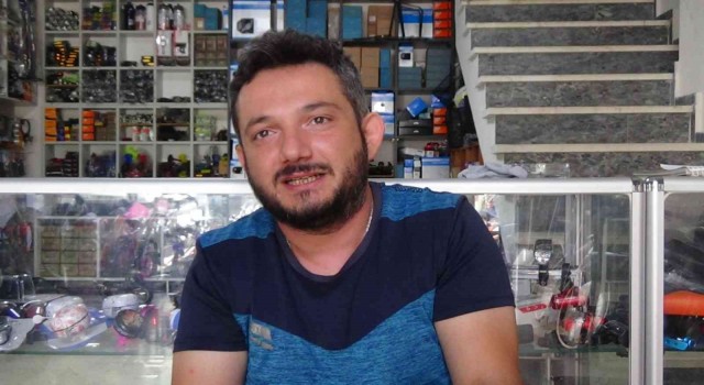 Silivride bir kadının çocuklarına iş yerinden kedi çaldırdığı anlar kamerada