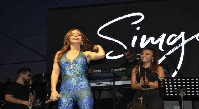 Simge, Afyonkarahisarda sevenleri ile bir araya geldi