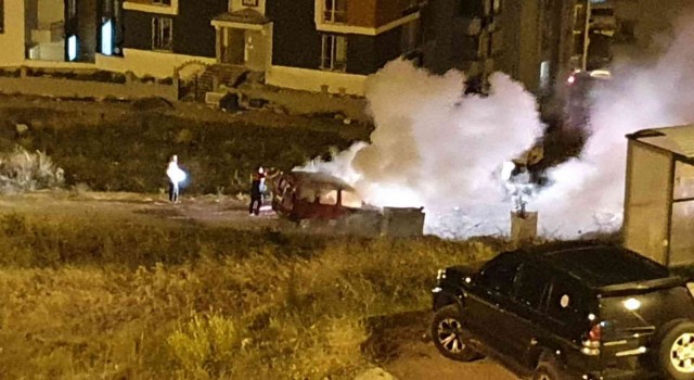Sinopta hafif ticari araç alev alev yandı