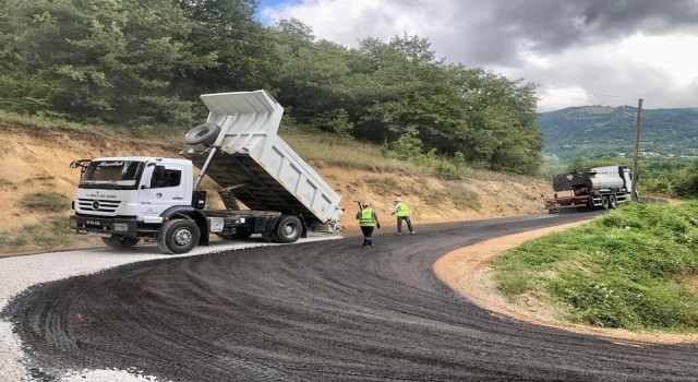 Sinopta köy yollarına mıcır asfalt