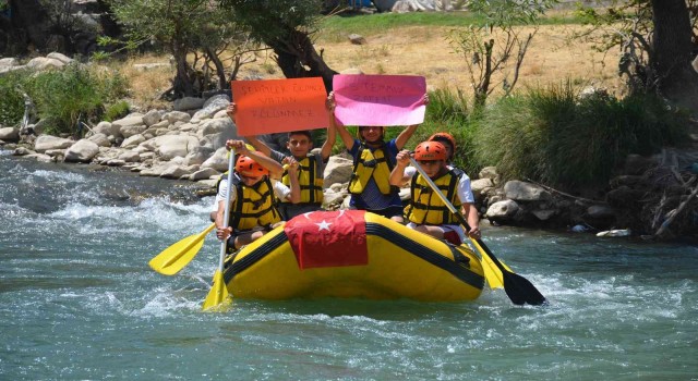 Şırnakta 15 Temmuz Şehitleri anısına rafting düzenlendi