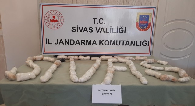 Sivasta arama yapılan tırdan 8 kilo metamfetamin çıktı