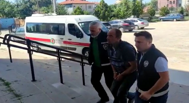 Sokak ortasında karısını bıçaklayarak öldüren zanlı tutuklandı