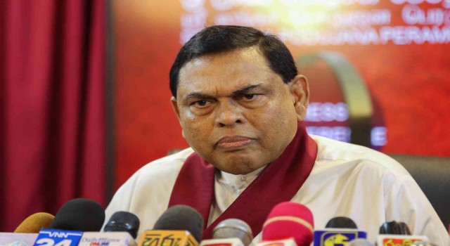 Sri Lanka Devlet Başkanı Rajapaksanın kardeşinin ülkeden ayrılması engellendi