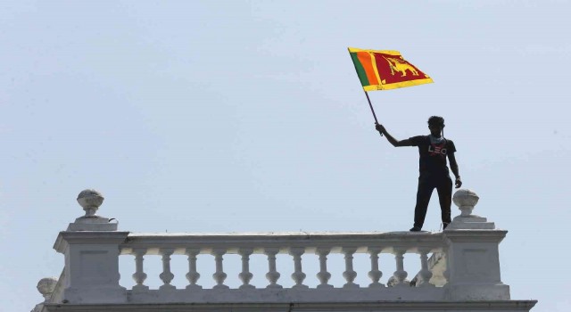 Sri Lankada sokağa çıkma yasağı ilan edildi