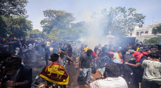 Sri Lankadaki protestoda 75 kişi yaralandı