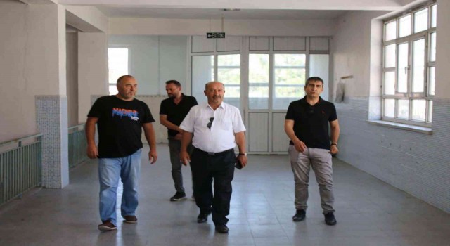 Şule Mete Tetik İmam Hatip Ortaokulunda tamirat ve tadilat çalışmalarını inceledi