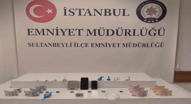 Sultanbeylide motosikletli uyuşturucu tacirleri yakalandı