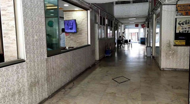 Sultangazide masadaki telefonu çalıp böyle kaçtı