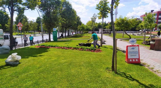 Sultangazide yeşil alanların bakımı titizlikle sürdürülüyor