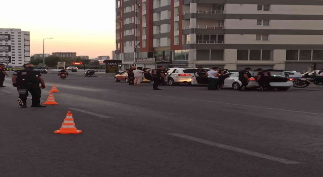 Şüpheli araçtan çalıntı elektrik kablosu ve uyuşturucu madde çıktı