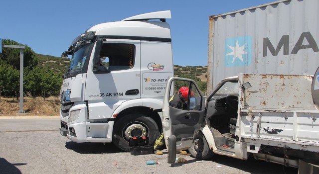 Süt kamyoneti ile tır çarpıştı: 1 yaralı