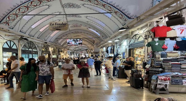 Suudi turistlerin gelmesi ile birlikte Kapalıçarşıda ziyaret sayıları arttı