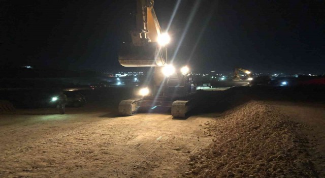 TAG Otoyoluna akan atığın önünün kesilmesi için çalışma başlatıldı