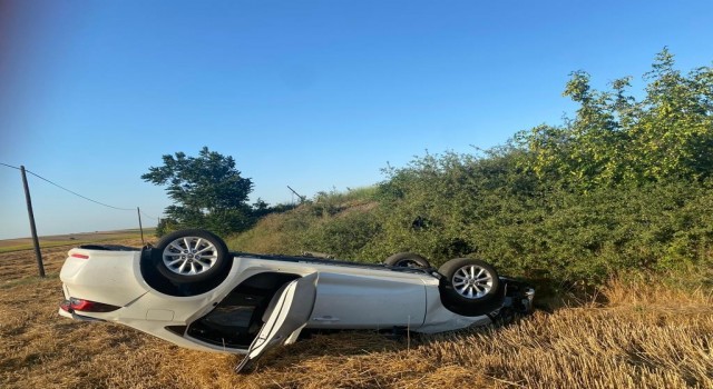 Takla atan araçtan yürüyerek çıktılar