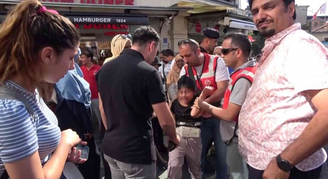 Taksimde hırsızlık yaparken yakalanan çocuk ortalığı birbirine kattı