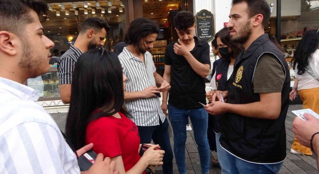 Taksimde kayıt dışı göçmen denetimi: 30 kişi sınır dışı edilmek üzere alındı