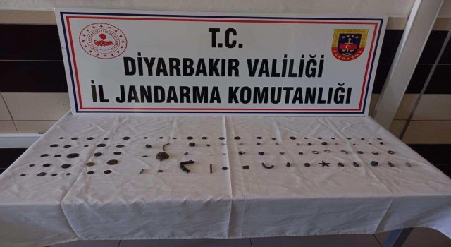 Tarih hırsızları 2 milyon TL karşılığında satacakları objelerle suç üstü yakalandı