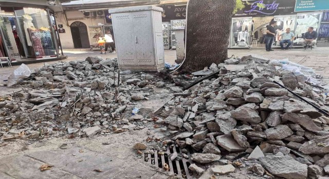 Tarihi Kemeraltı Çarşısındaki 65 yıllık şadırvanı yıktılar