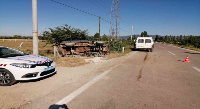 Tarım işçilerini taşıyan araç devrildi, 5 kişi yaralandı