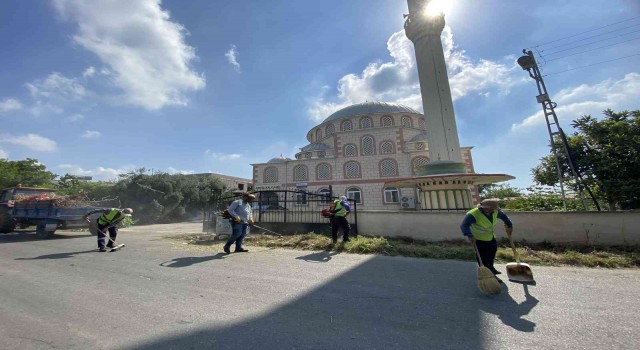 Tatil bölgesi Erdemlide temizlik çalışmaları hız kesmiyor