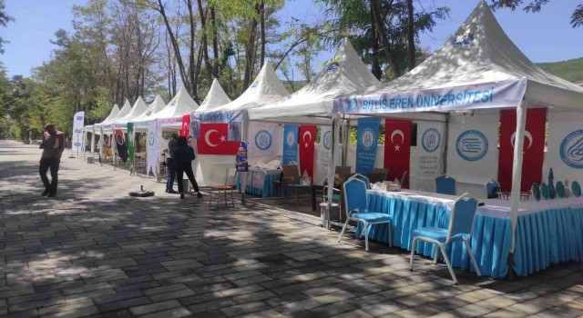 Tatvanda 9 üniversite tanıtım standı kurdu