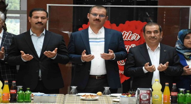 Tatvanda bayramlaşma töreni