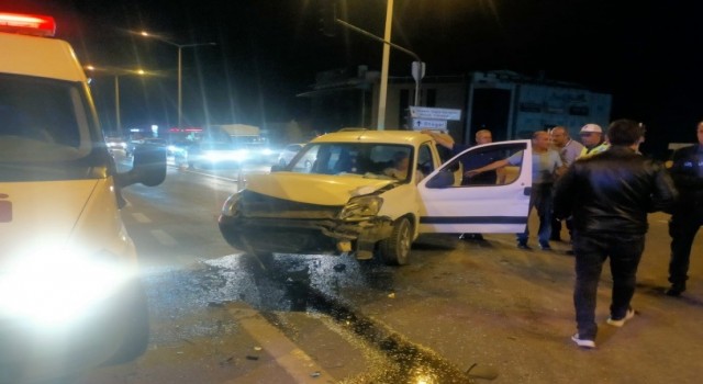 Tavşanlı otomobil ile motosiklet çarpıştı: 2 yaralı