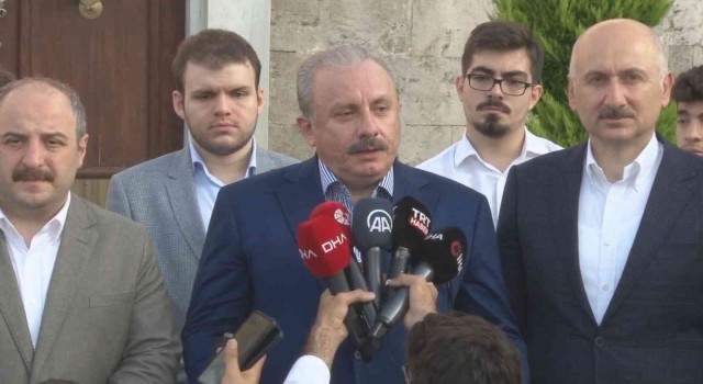 TBMM Başkanı Şentop Kurban Bayramı namazını Ayasofyayı Kebir Camiinde kıldı