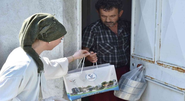 Tekkeköyde aşevinden evlere bayram hediyesi
