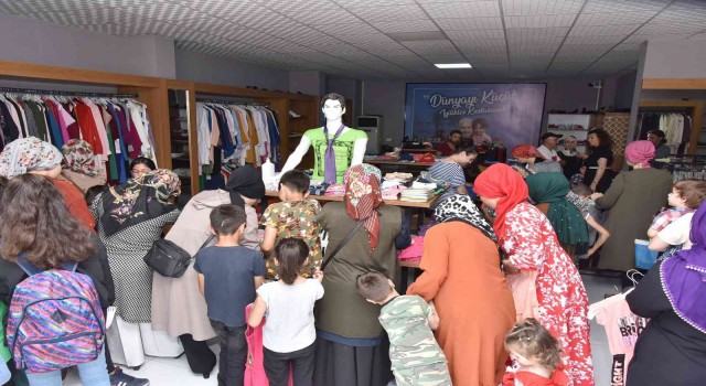 Tekkeköyde çocukların bayramlık sevinci