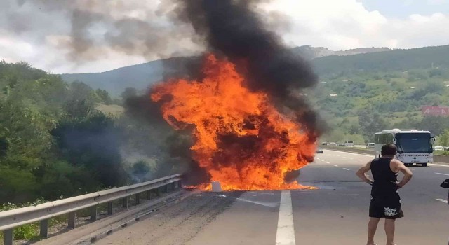 TEMde tır alev alev yandı