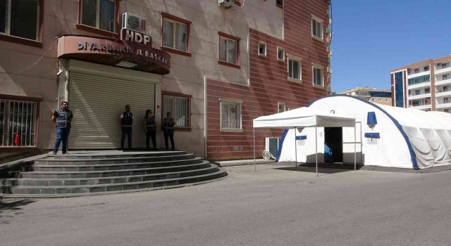 Terör mağduru ailelerin evlat nöbeti kararlılıkla sürüyor