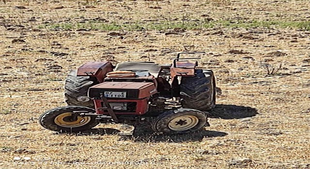Traktör şarampole yuvarlandı: 2 yaralı