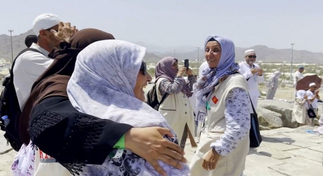 Türk dünyası Arafattaki Rahmet Tepesinde kucaklaştı