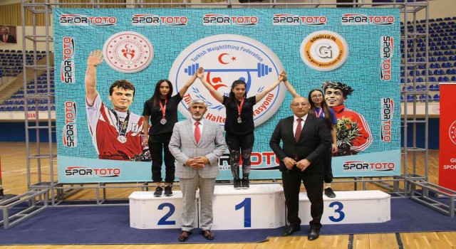 Türkiye Gençler ve 23 Yaş Altı Halter Şampiyonası devam ediyor