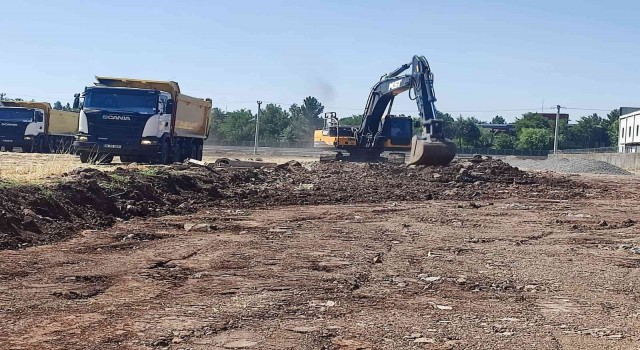 Türkiyenin en büyük mahallesinin çehresi yeni yollarla değiştiriliyor