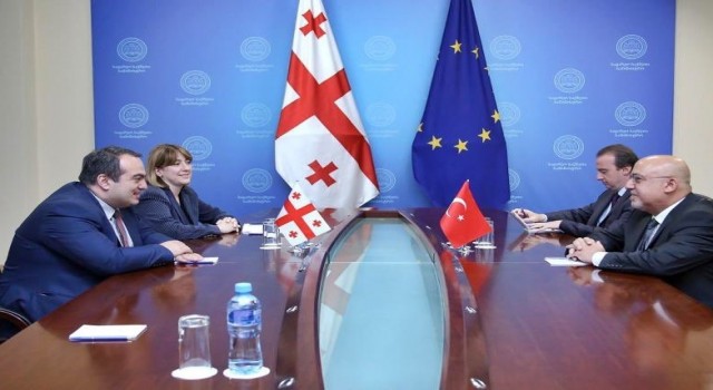 Türkiyenin yeni Tiflis Büyükelçisi Orbay güven mektubunu sundu