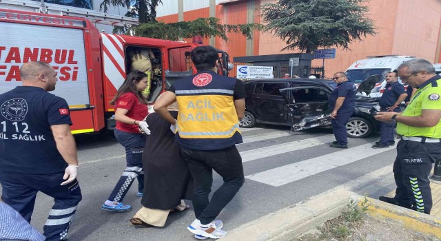 Tuzlada hatalı dönüş yapan sürücü otomobile çarptı: 3 yaralı